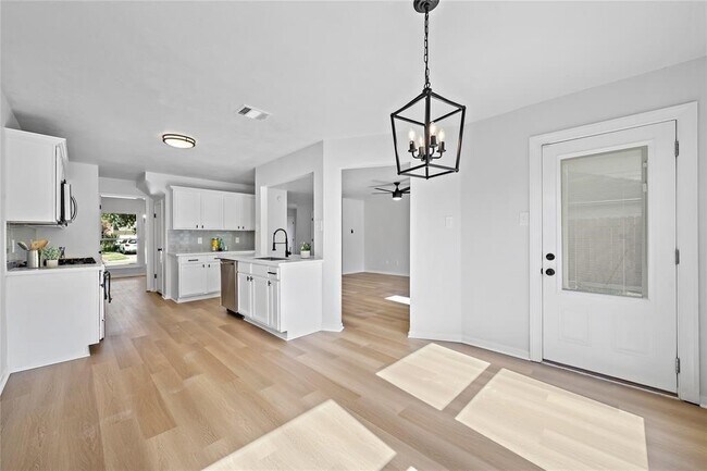 Building Photo - 22823 Tara Way Dr