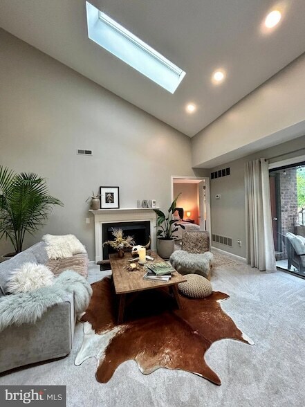Building Photo - 1709 Mountainview Dr