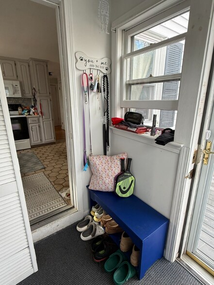 Building Photo - 66 Rowe Ave