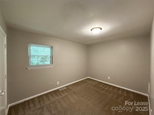 Building Photo - 409 Hawley Ave