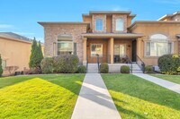 Building Photo - Beautiful Townhouse w attached 2 car garage in Orem
