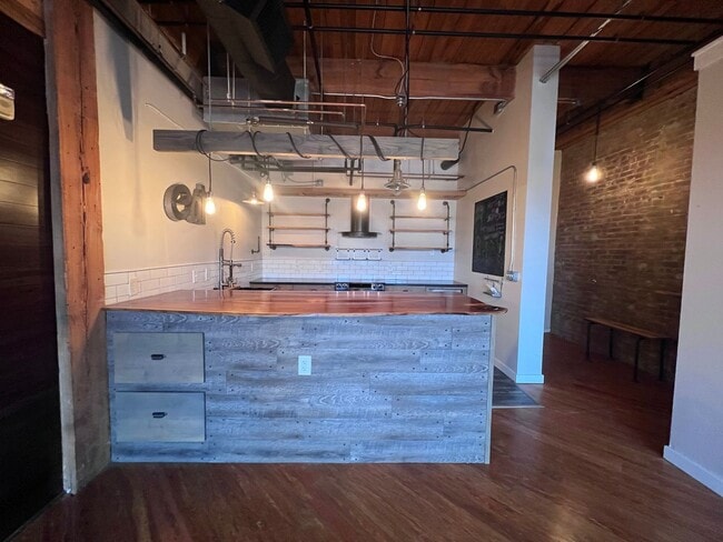 Building Photo - Gorgeous Loft Downtown Grand Rapids