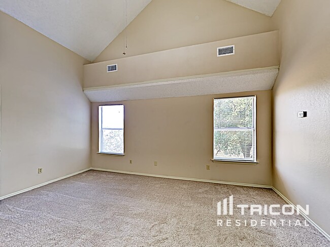Building Photo - 3301 Plantation Ln