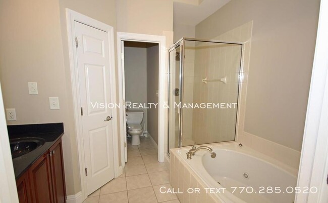 Building Photo - 829 Clifton Heights Ln.- Luxury Townhome