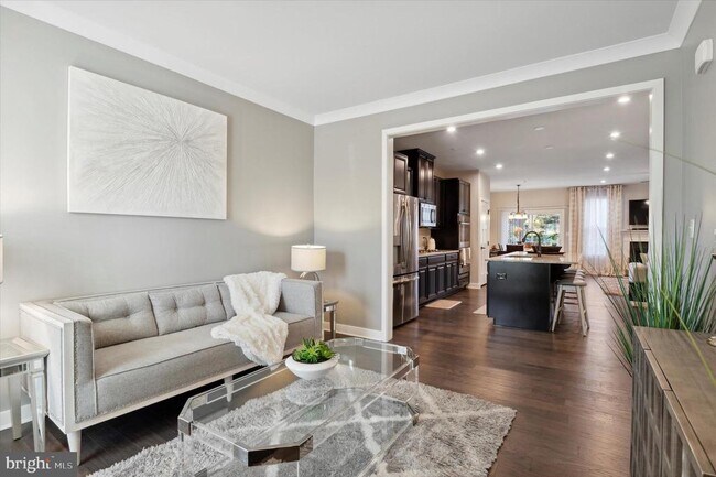 Building Photo - 1215 Benjamin Dr