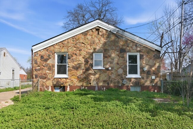 Building Photo - 1440 E Locust St