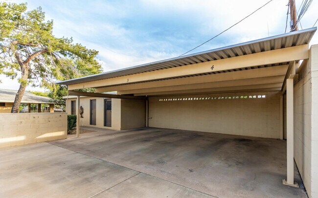 Building Photo - 6242 N 12th Pl
