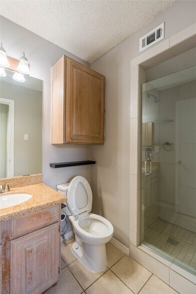 Building Photo - 5840 Spring Valley Rd