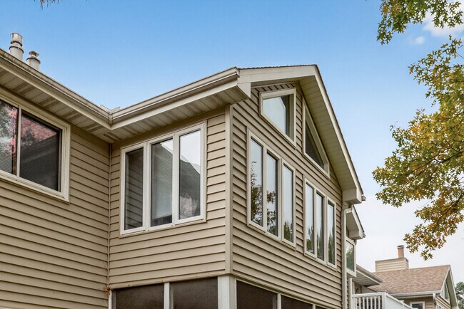 Building Photo - 14388 Fairway Dr