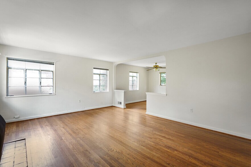 Building Photo - 5609 6th St S