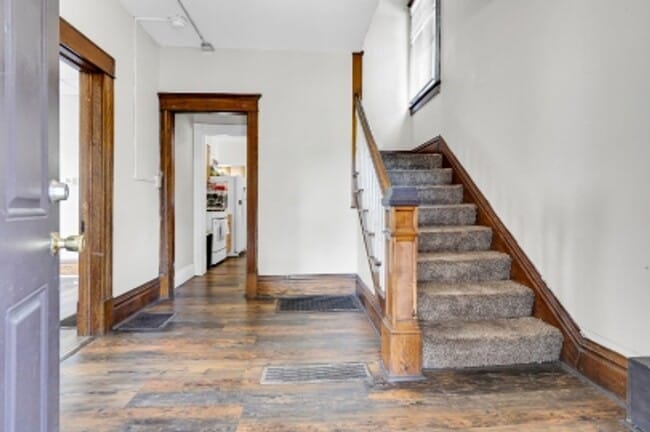 Building Photo - 413 Forest Ave