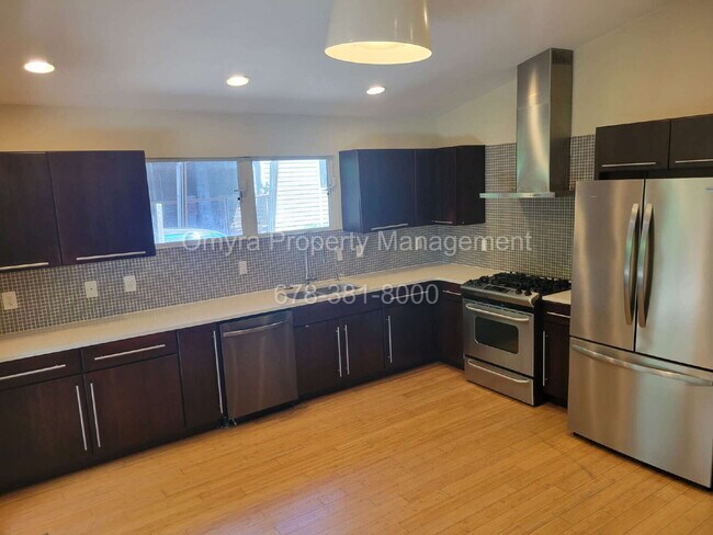 Building Photo - Luxurious 4 bedroom house in Atlanta!