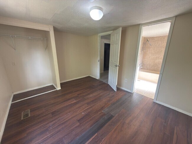 Building Photo - 109 Birchwood Dr