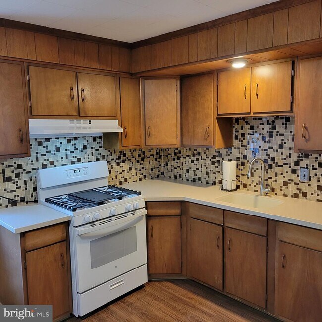 Building Photo - 23 N York Rd