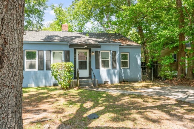 Building Photo - Cozy Duplex Unit with Fully Fenced Back Yard