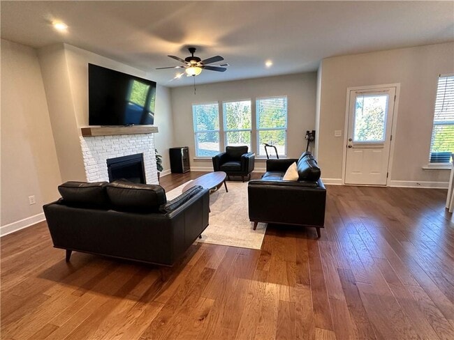 Building Photo - 5430 Wheeler Ridge Rd