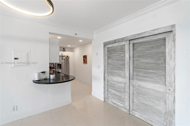 Building Photo - 401 69th St