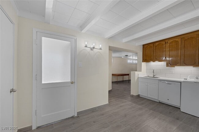 Building Photo - 1720 Eastwood Dr