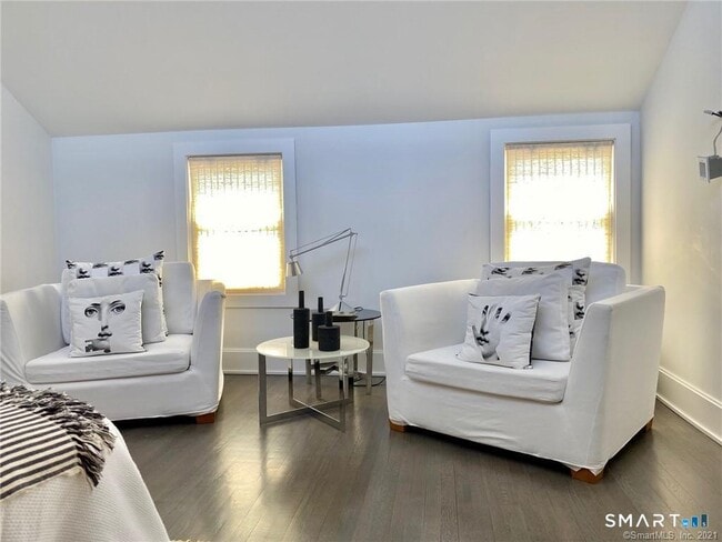 Building Photo - 12 Murvon Ct