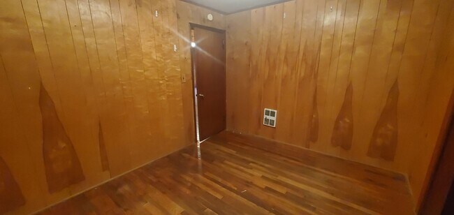 Building Photo - Large 4 Bedroom House On Hwy 105