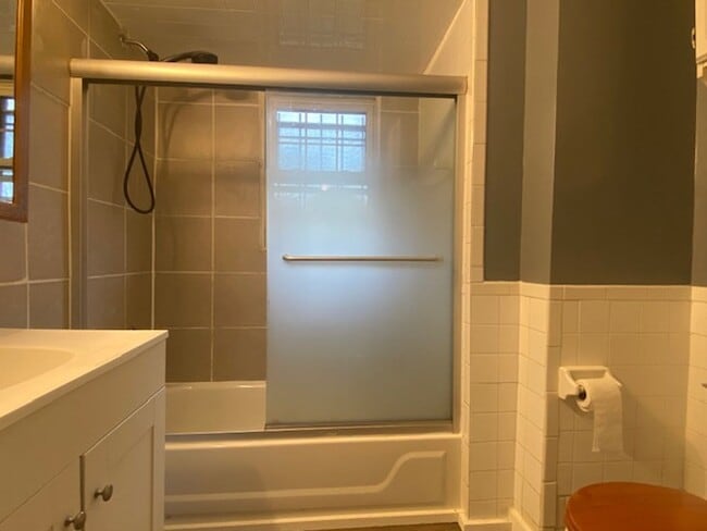 Building Photo - Two bedroom, one bath home located in Dayton*