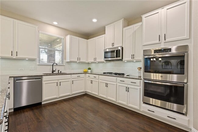 Building Photo - 1524 Uhland Dr