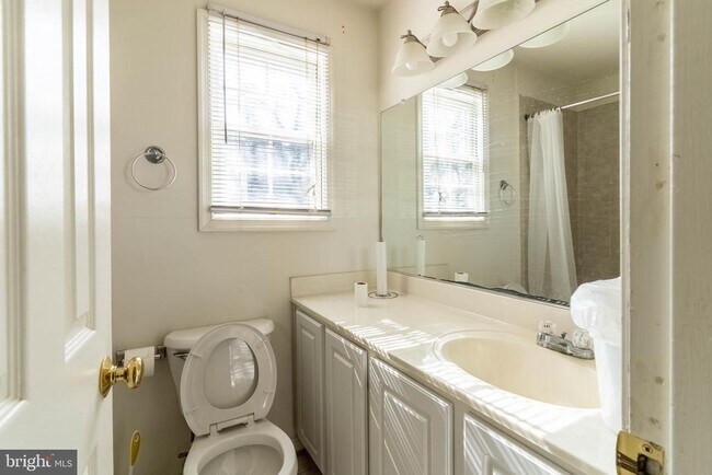 Building Photo - 105 Westwick Ct