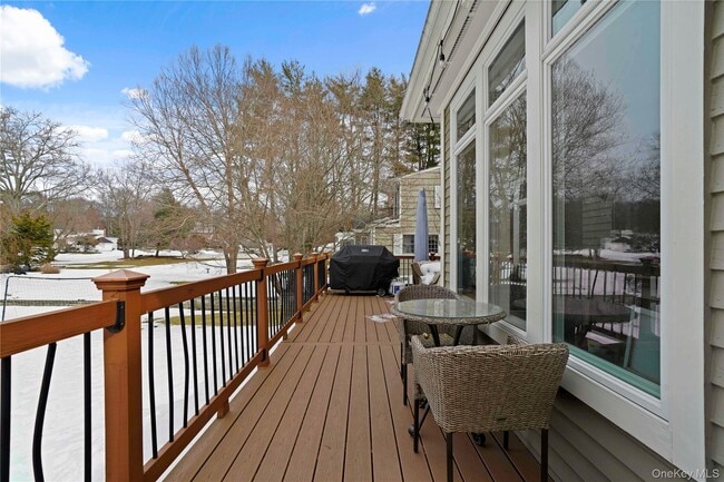 Building Photo - 484 Rosedale Ave