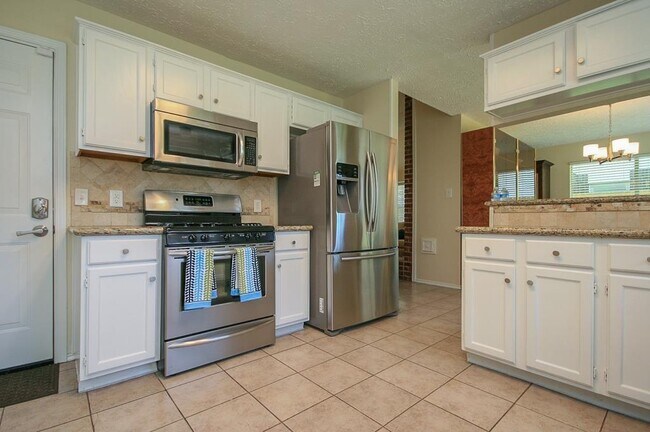 Building Photo - 3522 Pecan Point Dr