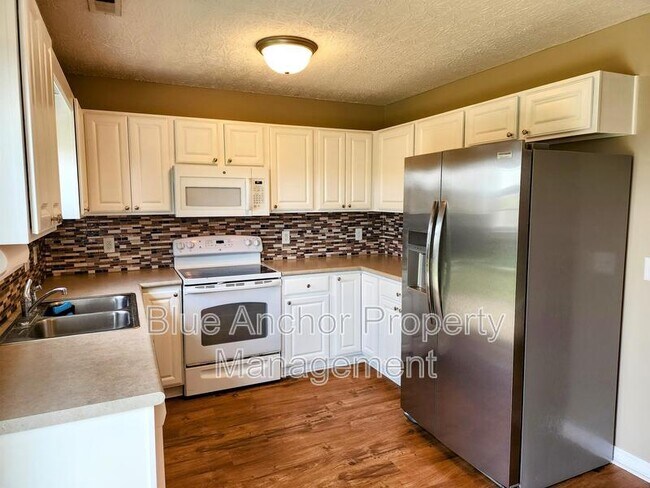 Building Photo - 324 Rose Bud Ln