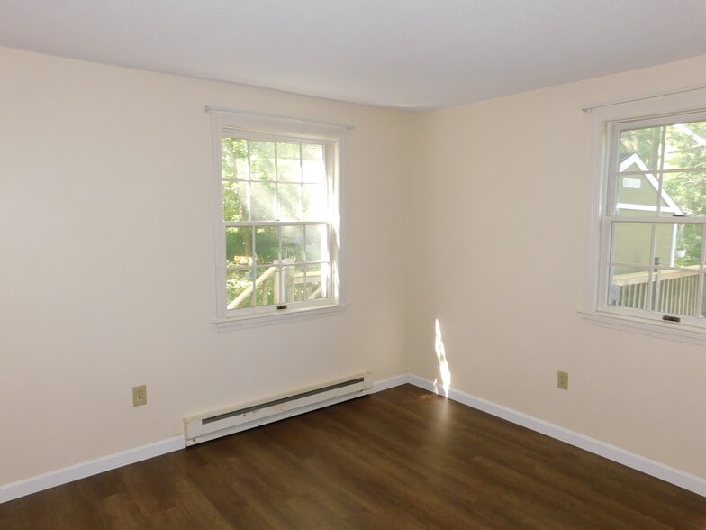 Building Photo - 4 Willow Creek Ln