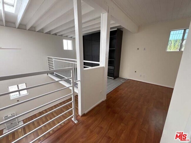 Building Photo - 915 Broadway St