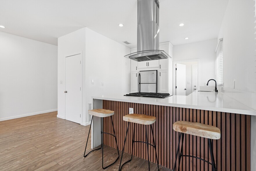 Building Photo - 455 S Rexford Dr