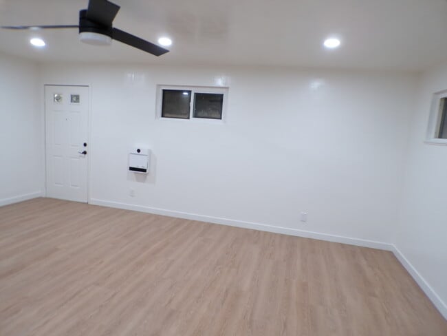 Building Photo - 739 Twin Oaks Ave