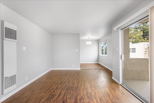 Building Photo - 1182 Park Ave E