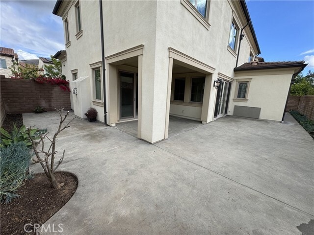 Building Photo - 66 Diamond Flats