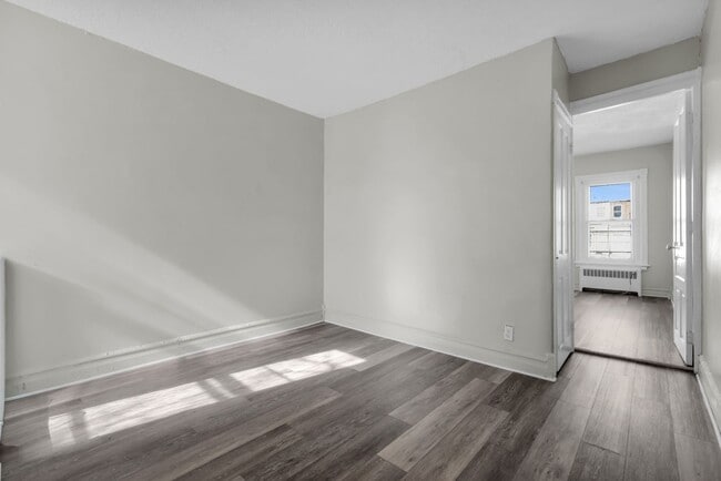 Building Photo - 1542 Warren St