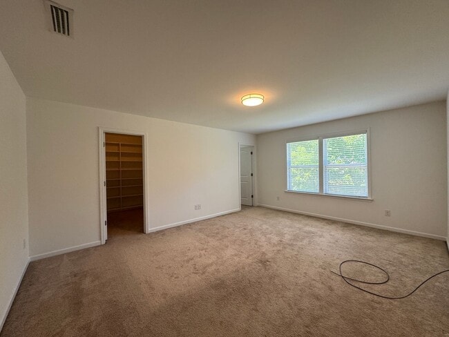Building Photo - AVAILABLE TO SHOW!