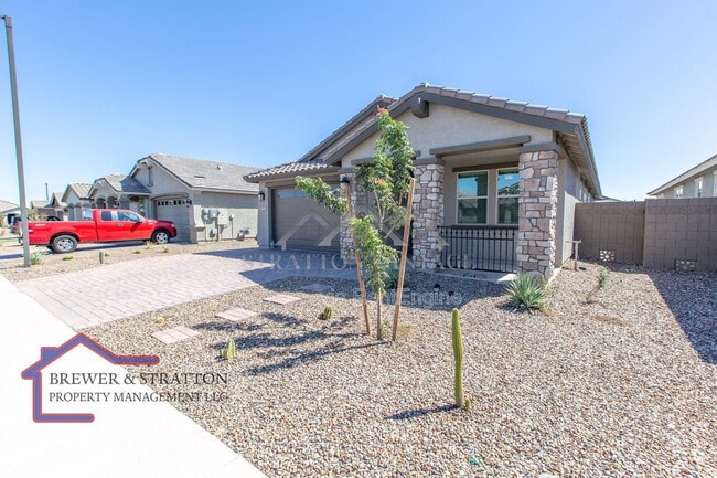 Building Photo - 15243 W Latham St