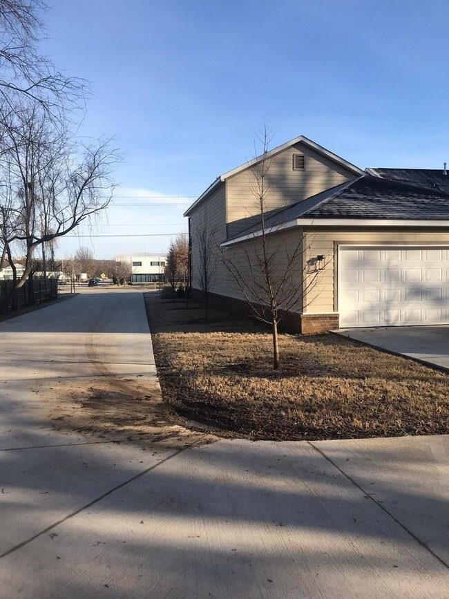 Building Photo - Stunning South Fayetteville Dwelling