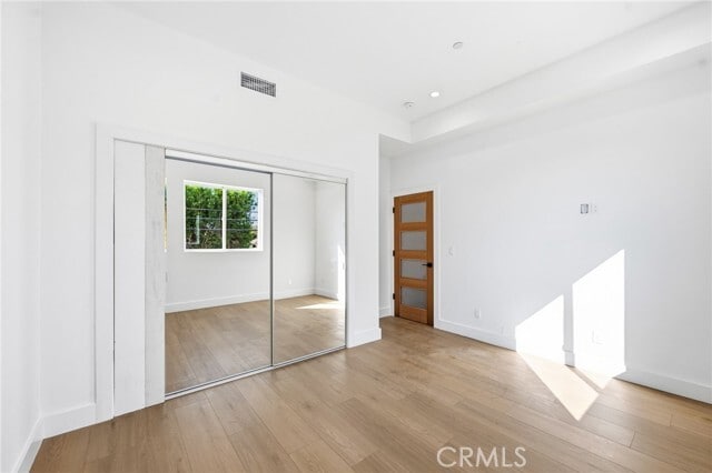 Building Photo - 6554 Balboa Blvd