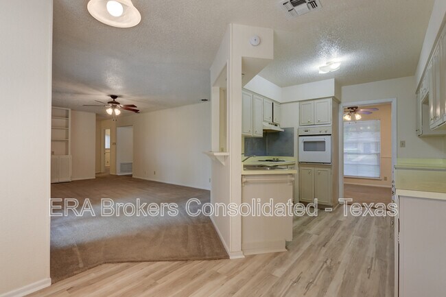 Building Photo - 641 Richfield Dr