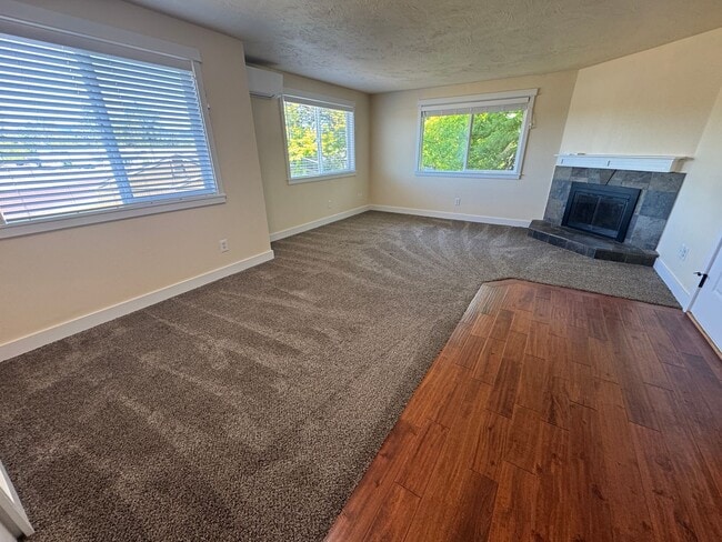 Building Photo - 2850 Newton Pl