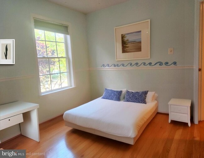 Building Photo - 917 Crestfield Dr