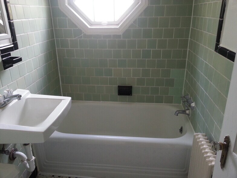 Building Photo - 4585 MacArthur Blvd NW