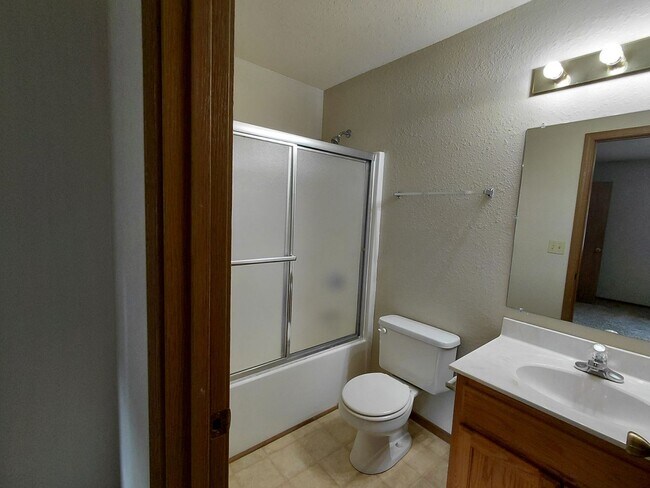 Building Photo - 24910 Scenic Dr
