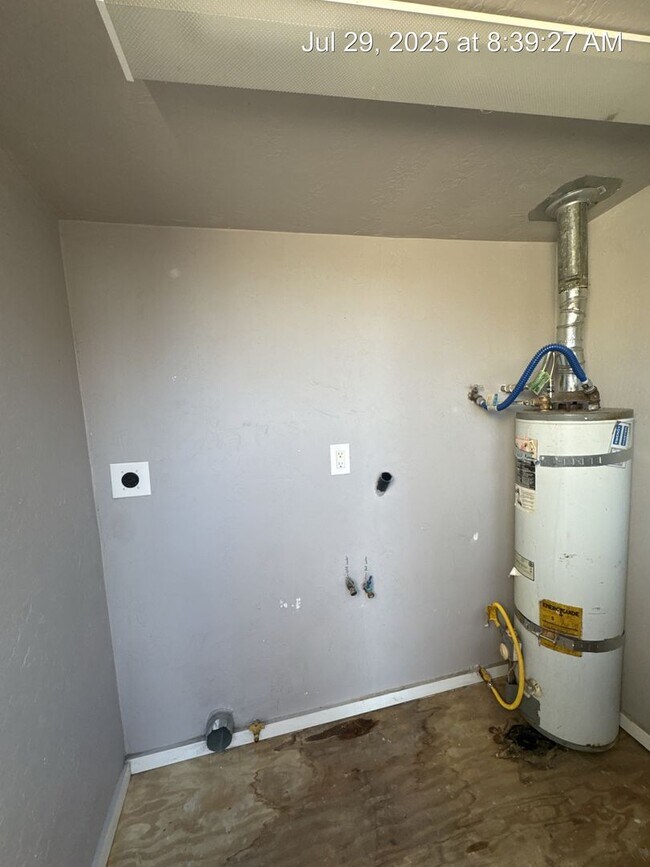 Building Photo - 3744
