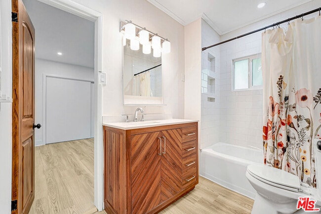 Building Photo - 316 Crane Blvd