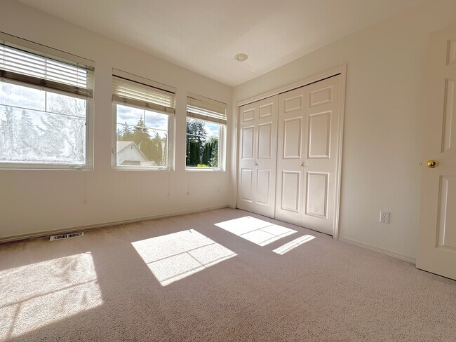 Building Photo - 8419 143rd Ct NE