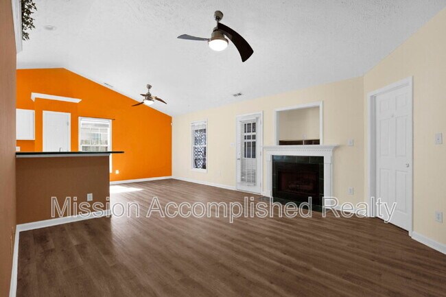 Building Photo - 3918 Red Oak Dr